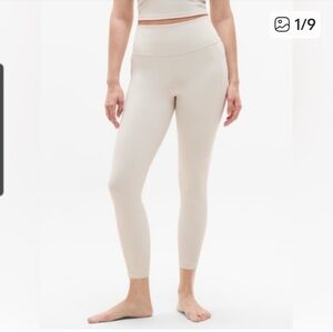 Athleta Salutation Stash 7/8 Leggings in Bone